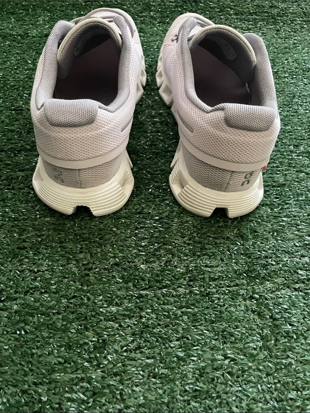 On Cloud 5 59-98899 Women's size 7 Running Sneakers Shoes Lily Frost